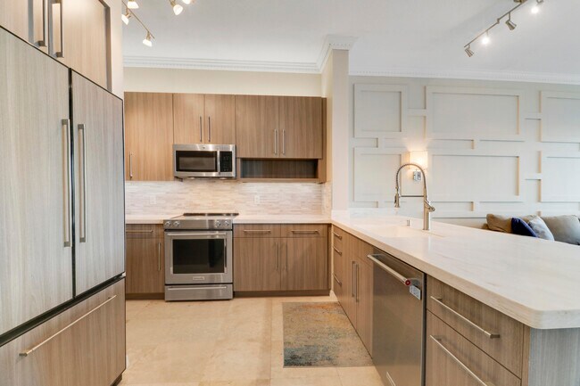 Building Photo - 806 E Windward Way