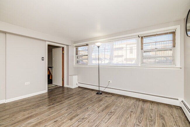 Building Photo - 6511 W Higgins Ave