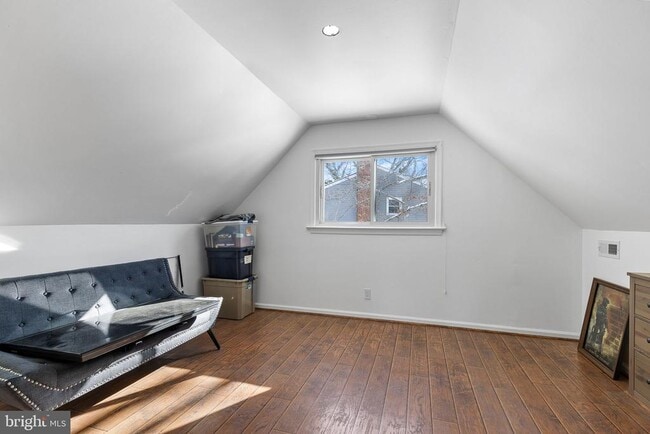 Building Photo - 9 Lakeview Terrace