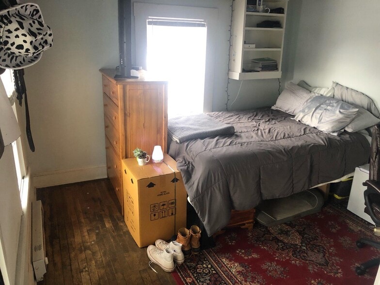 Building Photo - 1242 Old Bristol Rd