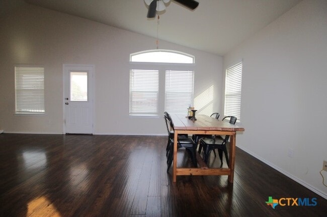 Building Photo - 1406 Lubbock Dr