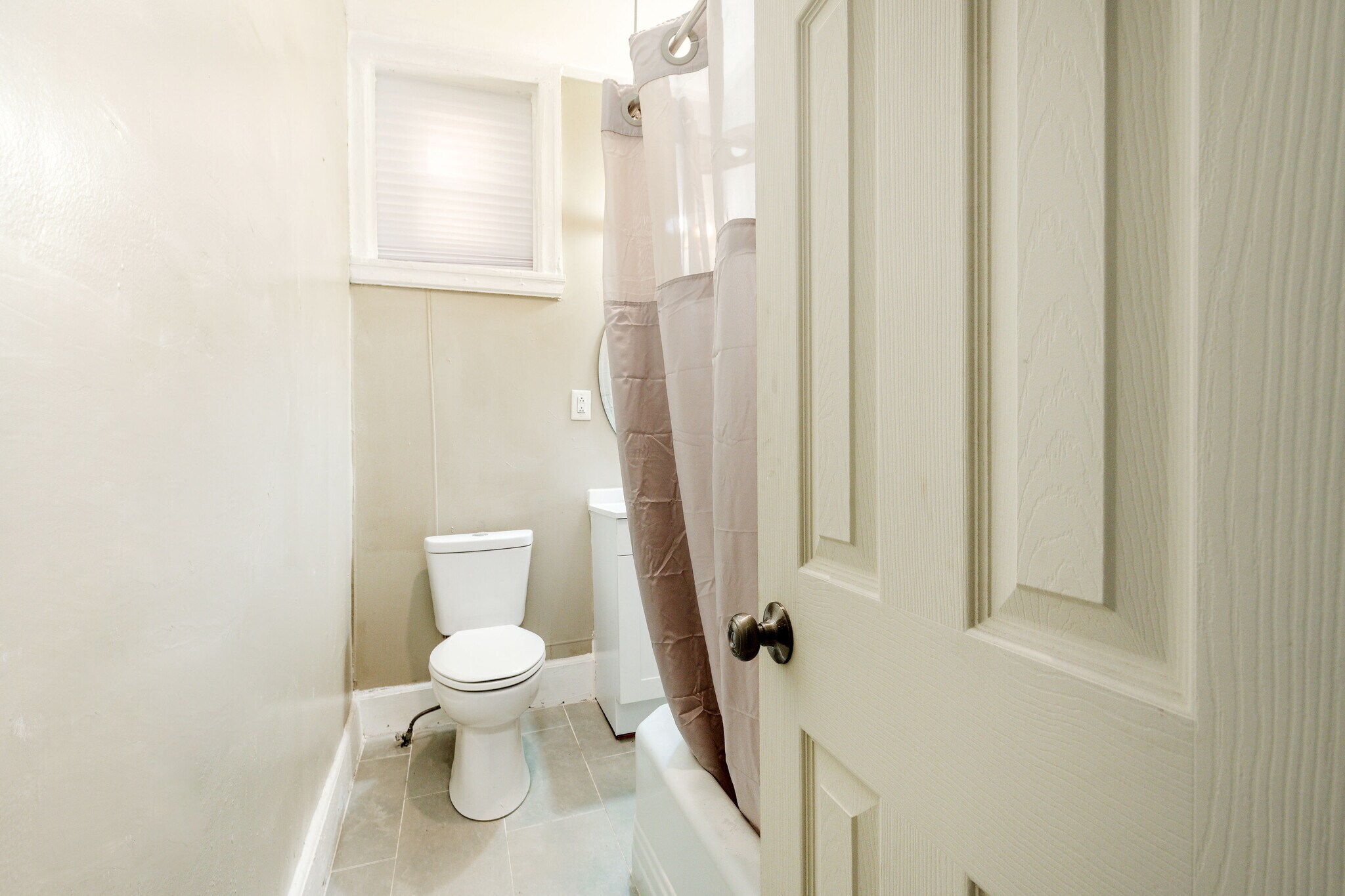 Building Photo - 3864 W Girard Ave