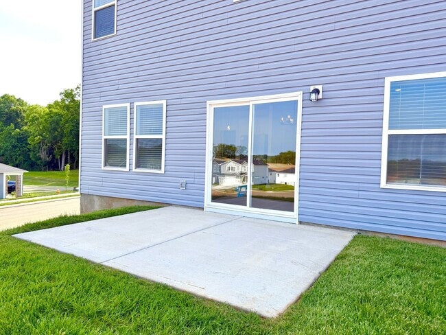 Building Photo - 2372 Meadowwood Dr