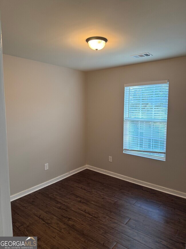 Building Photo - 241 Coral Cir