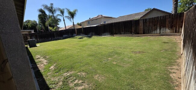 Building Photo - Beautifully Remodeled 4 Bed, 2 Bath Home with Spacious Backyard!