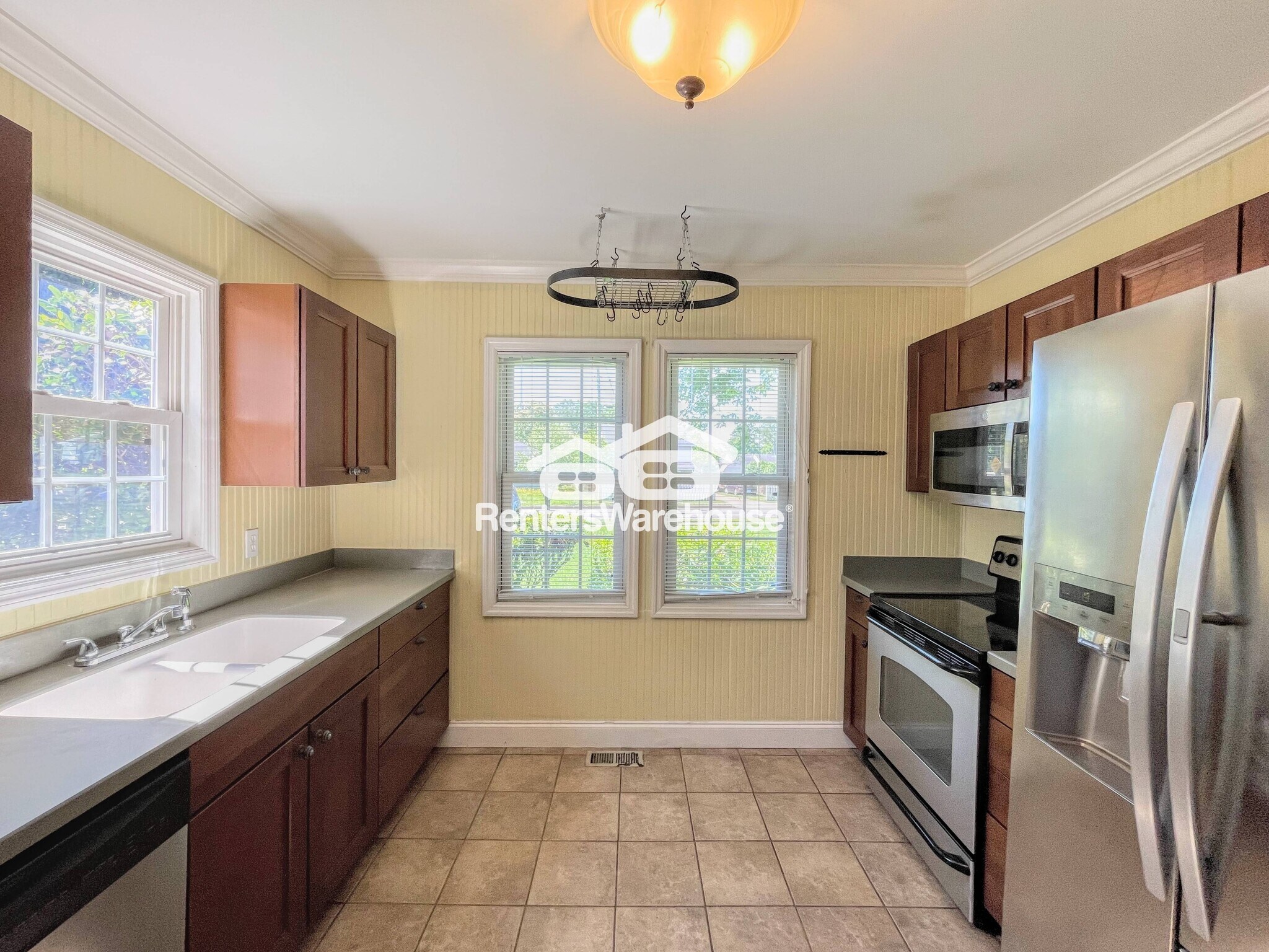 Building Photo - 824 Lesner Ave