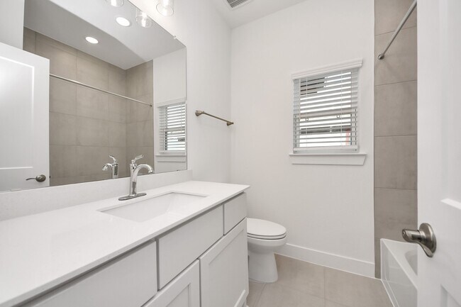 Building Photo - 25026 Midnight Willow Dr