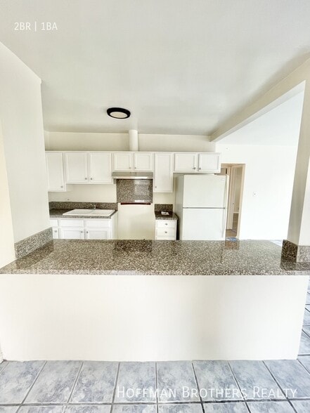 Building Photo - 2838 W Vernon Ave