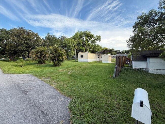 Building Photo - 255 Trailer Ln