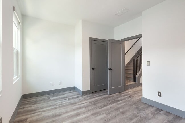 Building Photo - Beautiful 2bd/2.5ba Contemporary Townhome ...