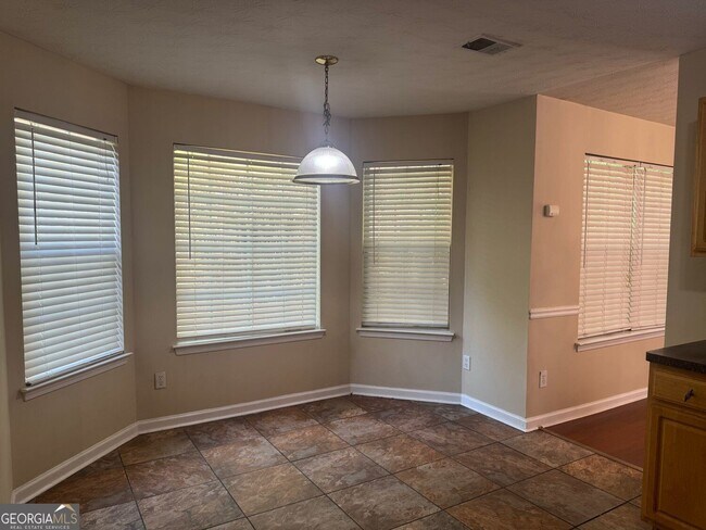 Building Photo - 3229 Diamond
