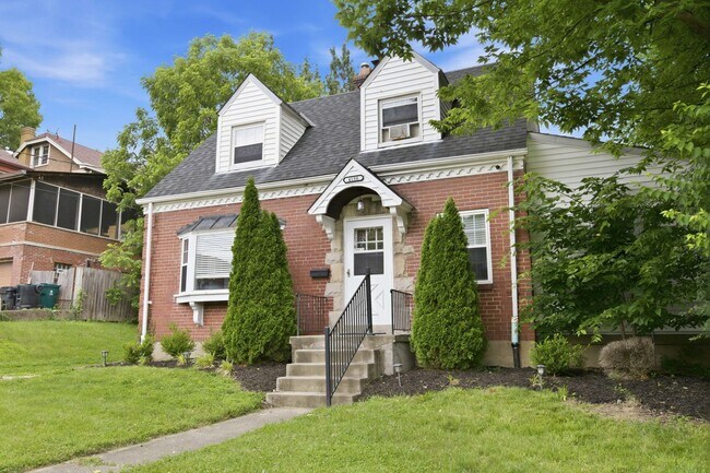 Building Photo - 4158 St Lawrence Ave