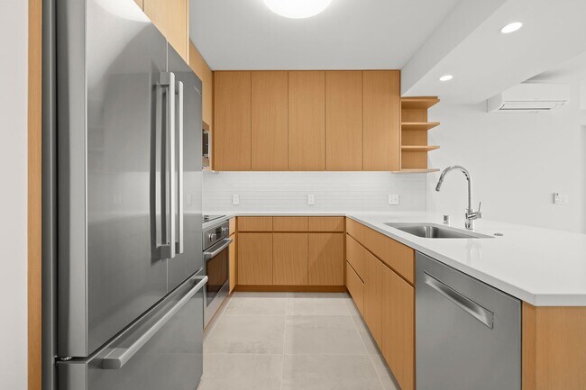 Building Photo - Two bedroom /2 bath / 2 parking - Sky Ala Moana