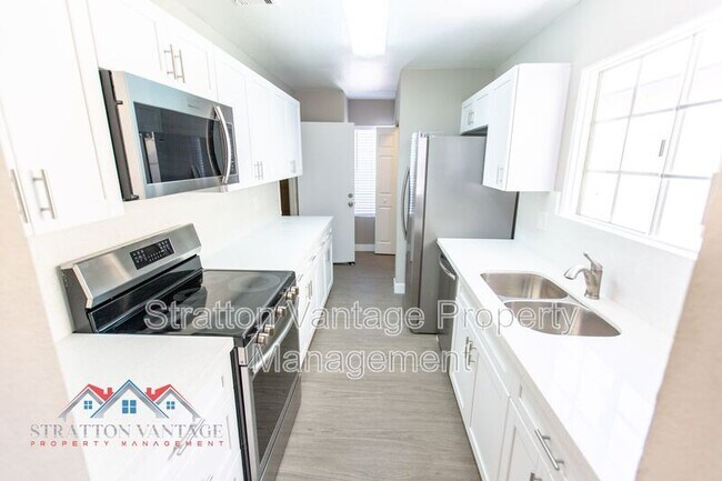 Building Photo - 1915 S 39th St