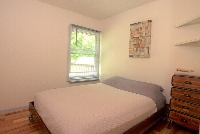 Building Photo - 5377 Bates Rd