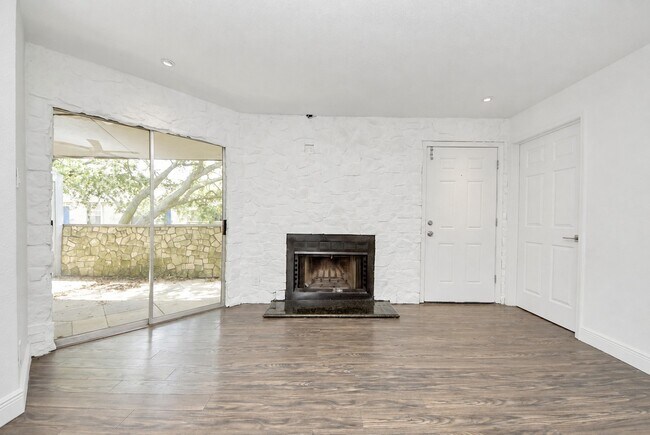 Building Photo - 9700 Leawood Blvd