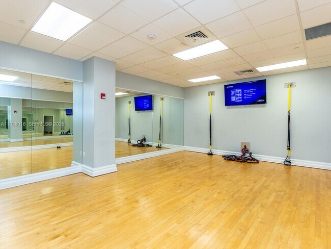 Building Photo - 2501 S Ocean Dr