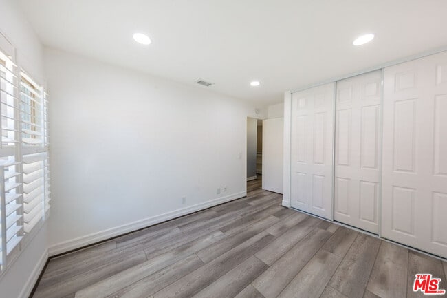 Building Photo - 1017 Via Colinas