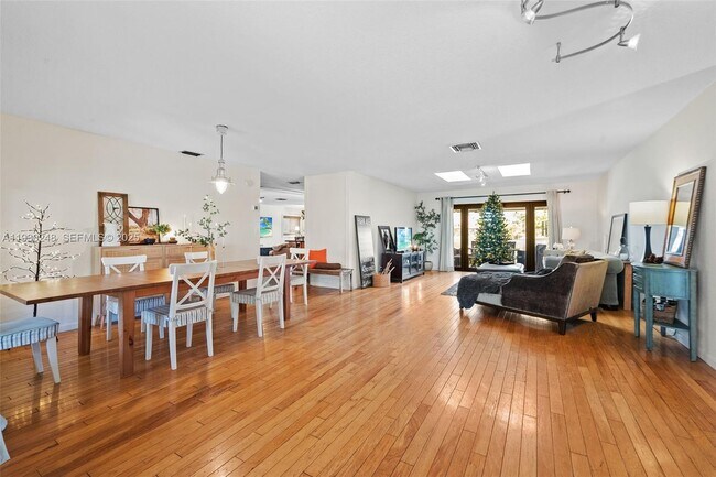 Building Photo - 410 Sailboat Cir