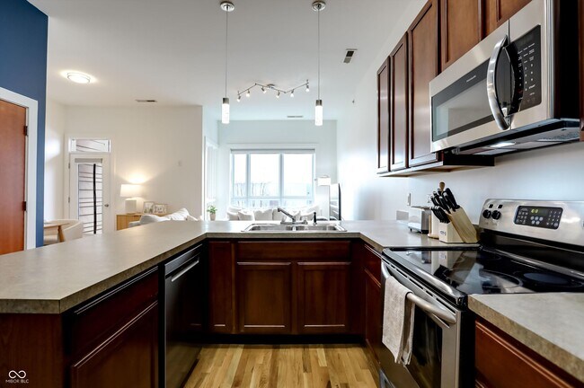 Building Photo - 233 E St Joseph St