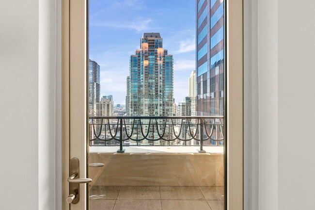 Building Photo - 118 E Erie St