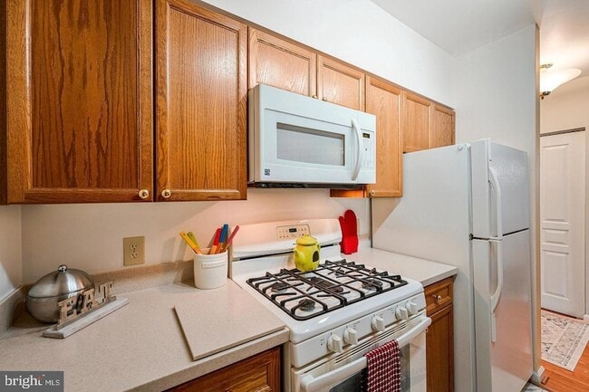 Building Photo - 2204 Westcourt Ln