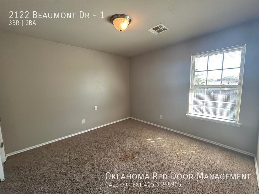 Building Photo - 2122 Beaumont Dr