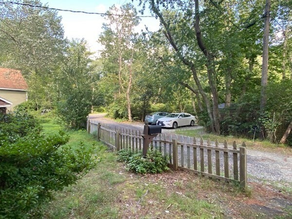 Building Photo - 22 Saumur Ln