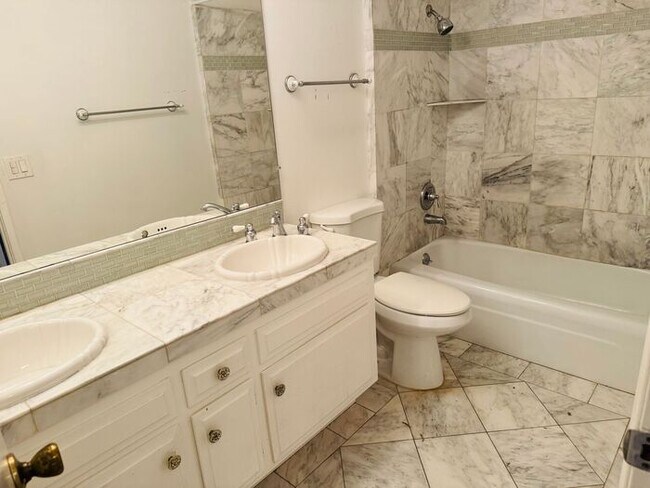 Building Photo - Single Level 3 Bedroom Bliss