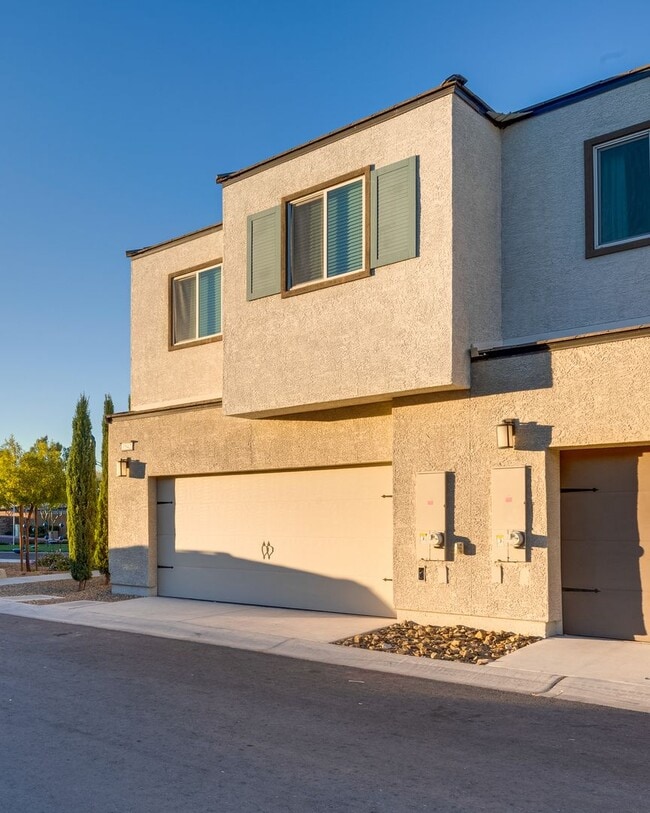 Building Photo - Modern Two-Story Townhome with Stylish Upg...