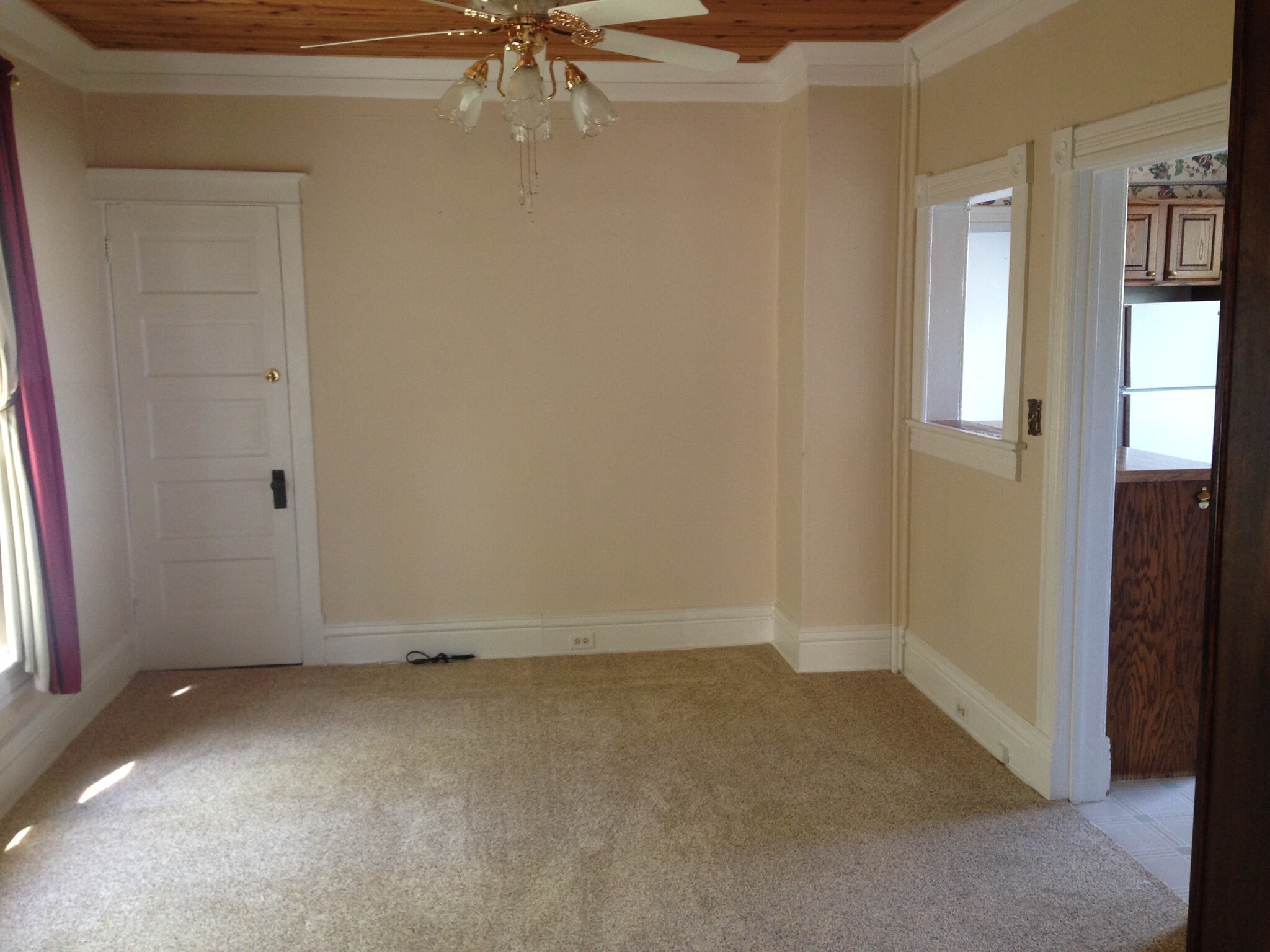 Living Room - 422 N 9th Ave W
