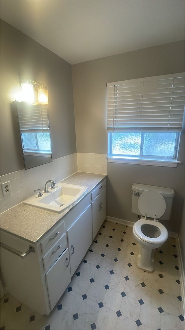 Building Photo - East Sacramento 1br Duplex for Rent $1,750.00