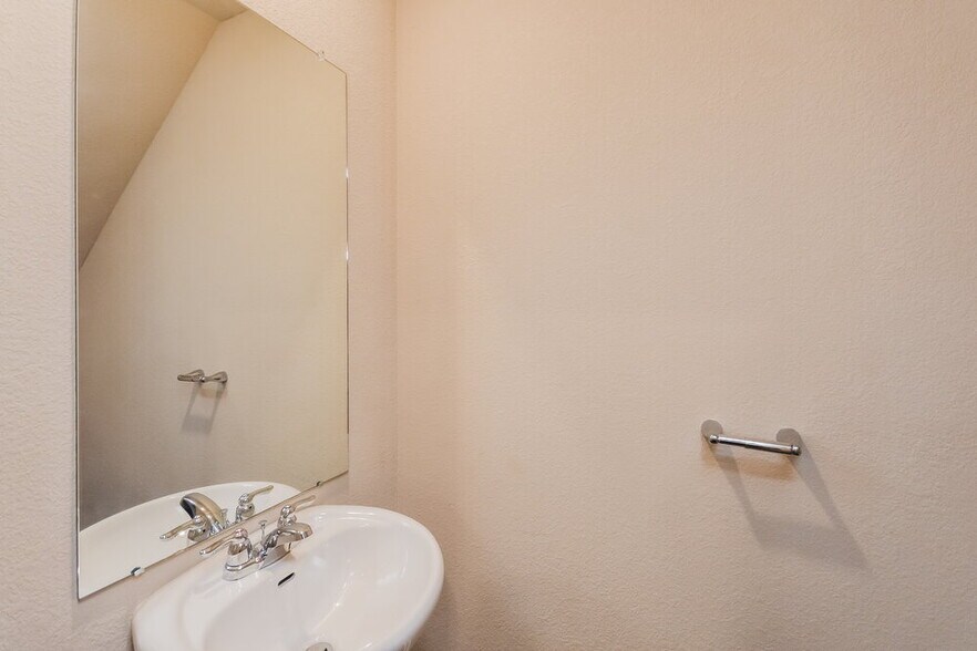 Building Photo - 532 Moline Way