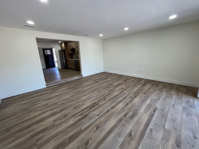 Building Photo - Brand New Remodel (2026)!! 5 Bedroom 3 Bathroom Home Near Campus!!