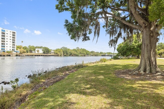 Building Photo - MODERN 3-BEDROOM W/ OFFICE WEST TAMPA HOME | BUILT 2023 | FENCED YARD | PET FRIENDLY