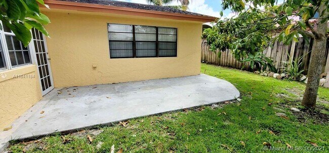 Building Photo - 6991 NW 20th Ct