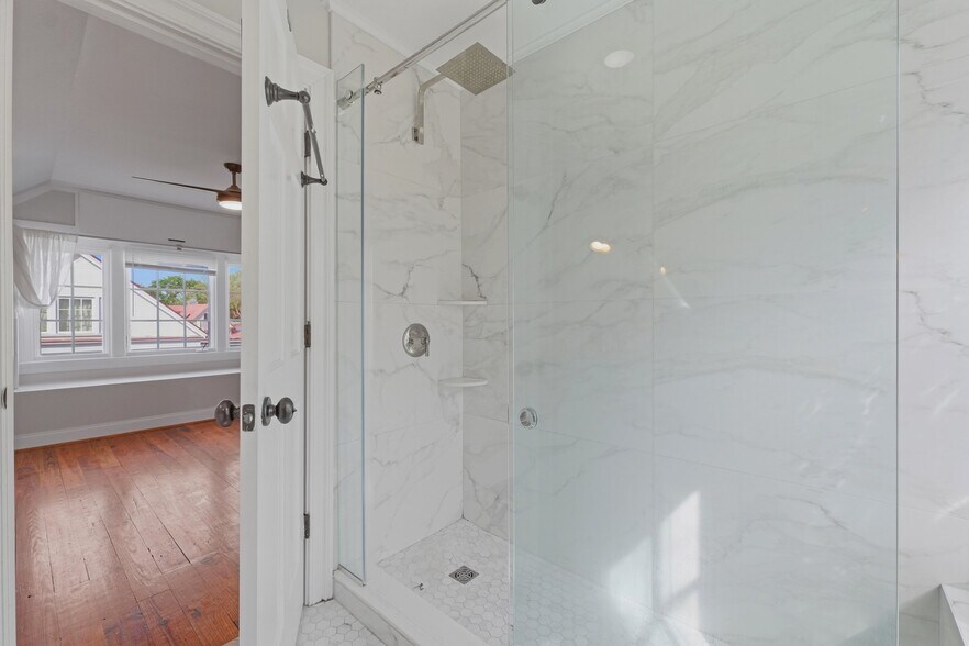 Building Photo - 9 Bogard St