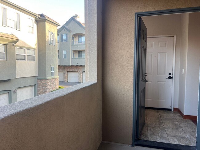 Building Photo - Great 2-bedroom 2 bath condo with A/C, 1 car garage and additional
