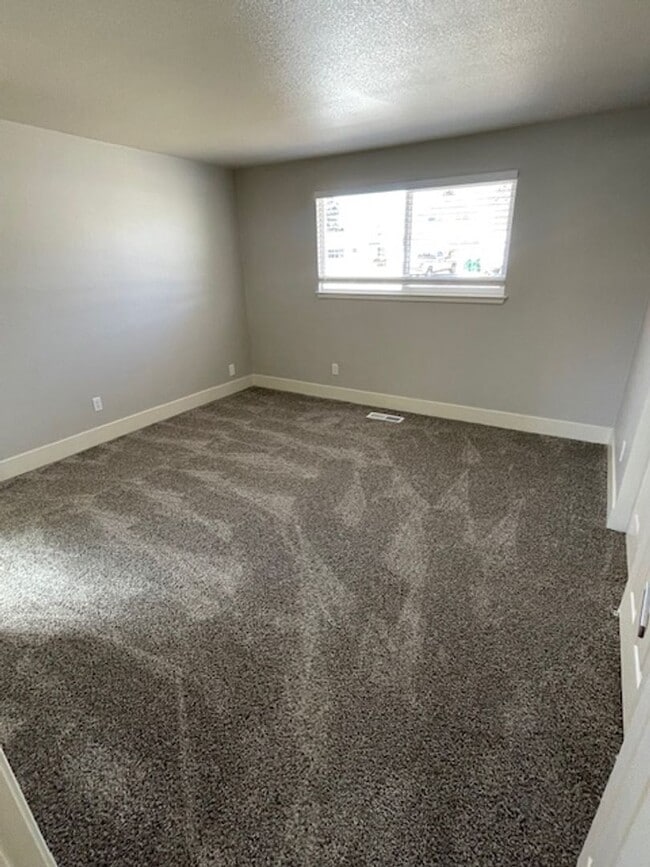 Building Photo - Modern Comfort Meets Stylish Living in This Updated Sparks Home!