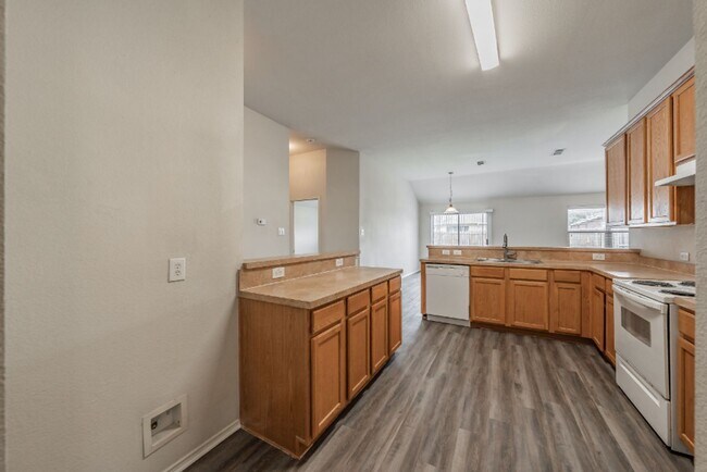 Building Photo - 636 Saddleway Dr