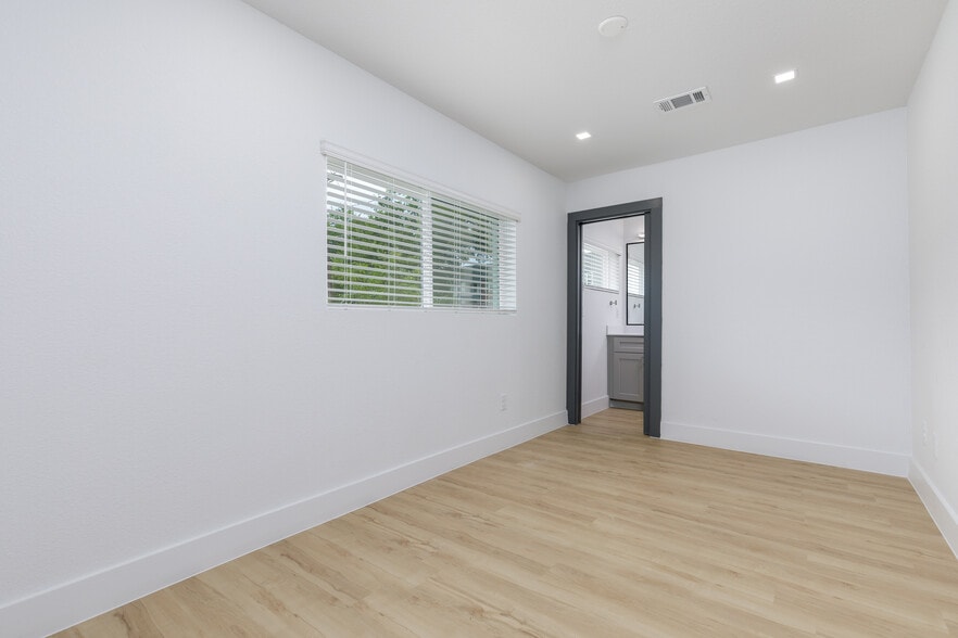 Building Photo - 2801 Weisenberger St