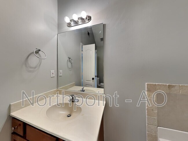 Building Photo - 1305 Sweetbriar Cir