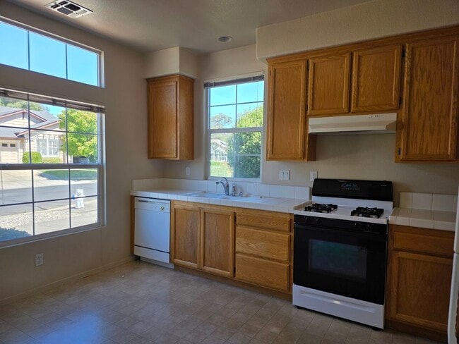 Building Photo - 2412 Summercreek Dr