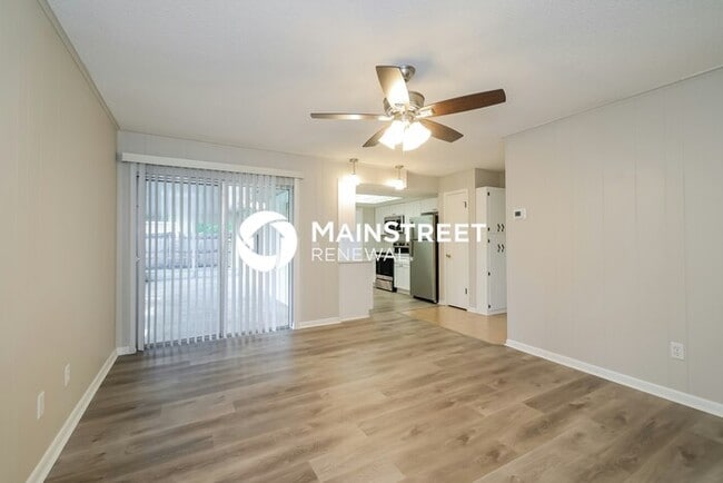 Building Photo - 3 Bedroom Pet-Friendly Home in Orlando, FL with Main Street Renewal