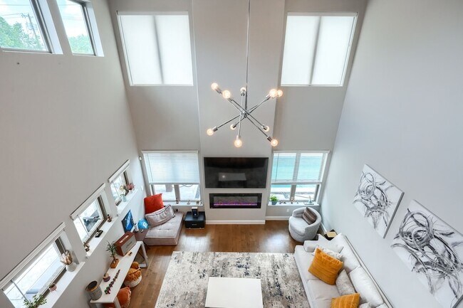 Building Photo - 2446 Bainbridge Dr