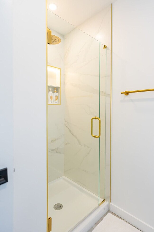 Building Photo - 42 White St Pl