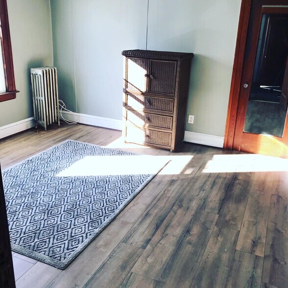 2nd bedroom - 89 View St
