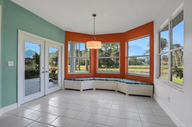 Building Photo - 3/2.5 in Pelican Bay