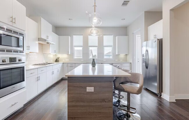 Building Photo - 6108 Seville Dr