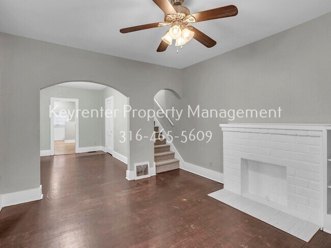 Building Photo - Charming 2 bedroom 1 bath Craftsman Duplex